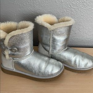 Ugg Australia Bailey button silver boots